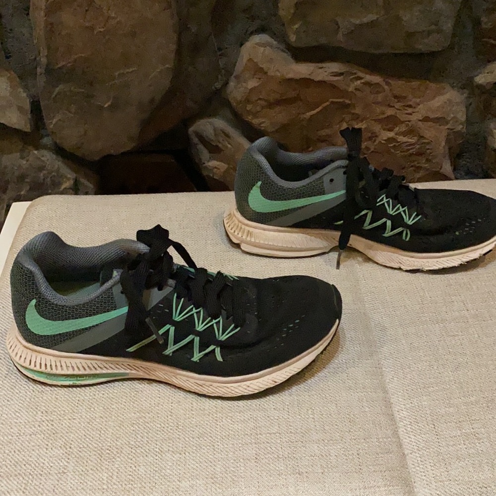 Nike - Picture 2 of 4